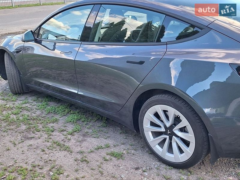 Седан Tesla Model 3 2023 в Броварах