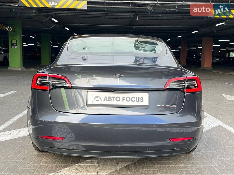 Седан Tesla Model 3 2019 в Киеве