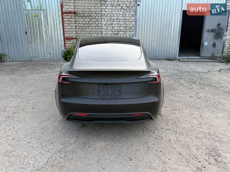 Седан Tesla Model 3 2025 в Сарнах