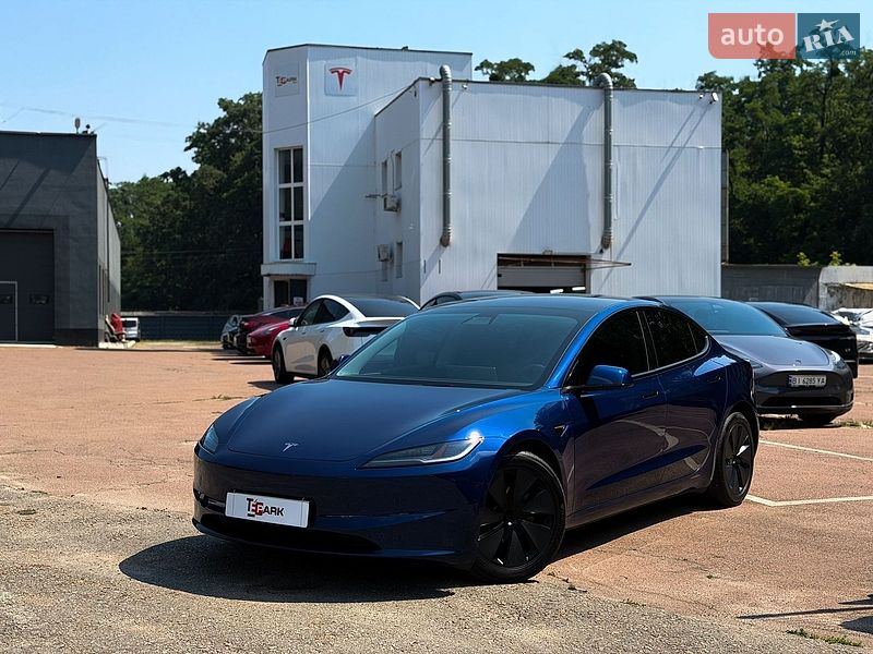 Седан Tesla Model 3 2024 в Киеве
