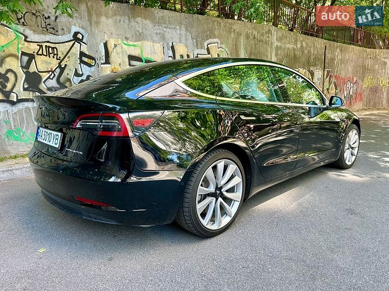 Седан Tesla Model 3 2019 в Києві