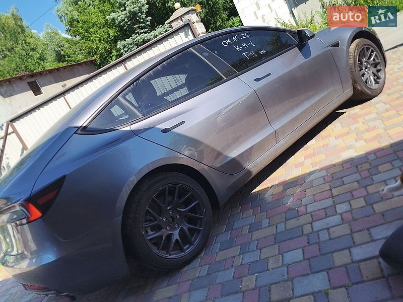 Седан Tesla Model 3 2025 в Киеве