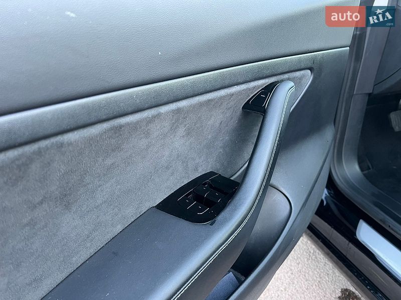 Седан Tesla Model 3 2020 в Радивилове