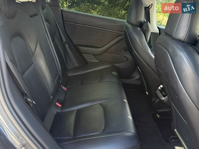 Седан Tesla Model 3 2018 в Кривому Розі