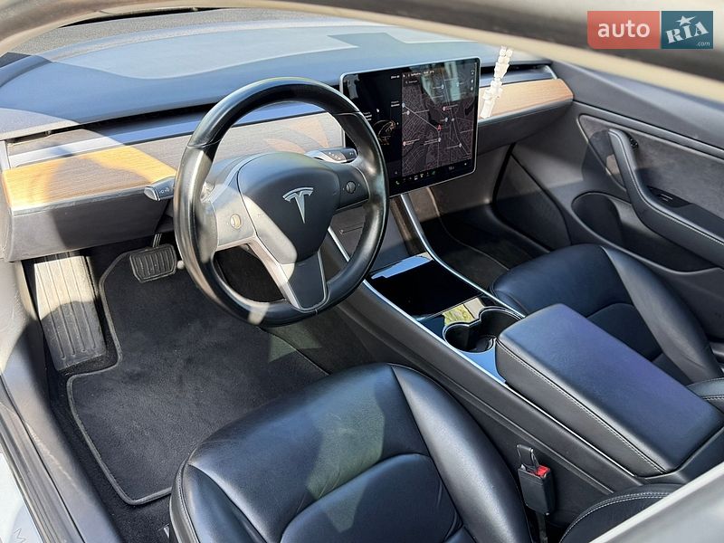 Седан Tesla Model 3 2018 в Кривому Розі