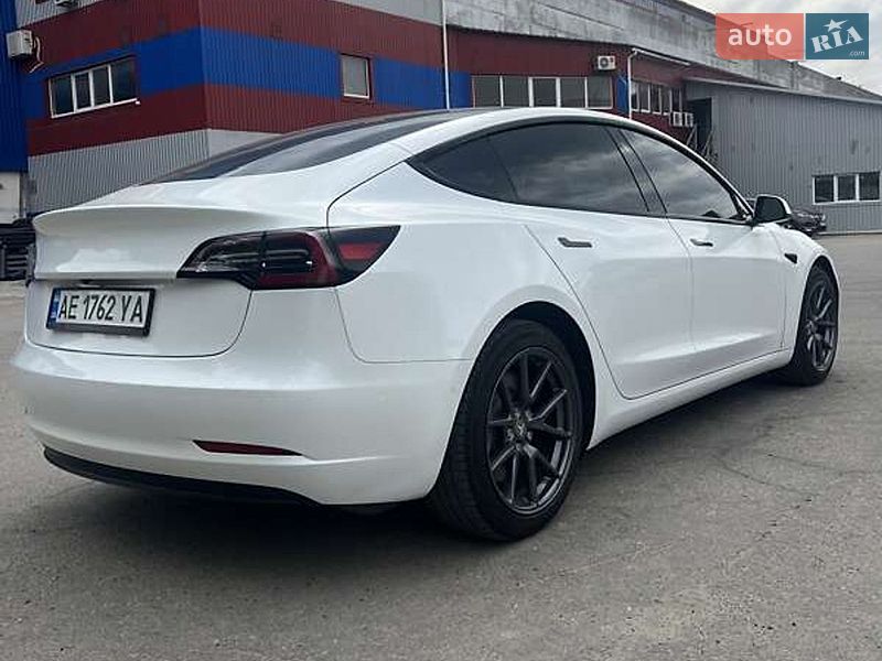 Седан Tesla Model 3 2021 в Ужгороде