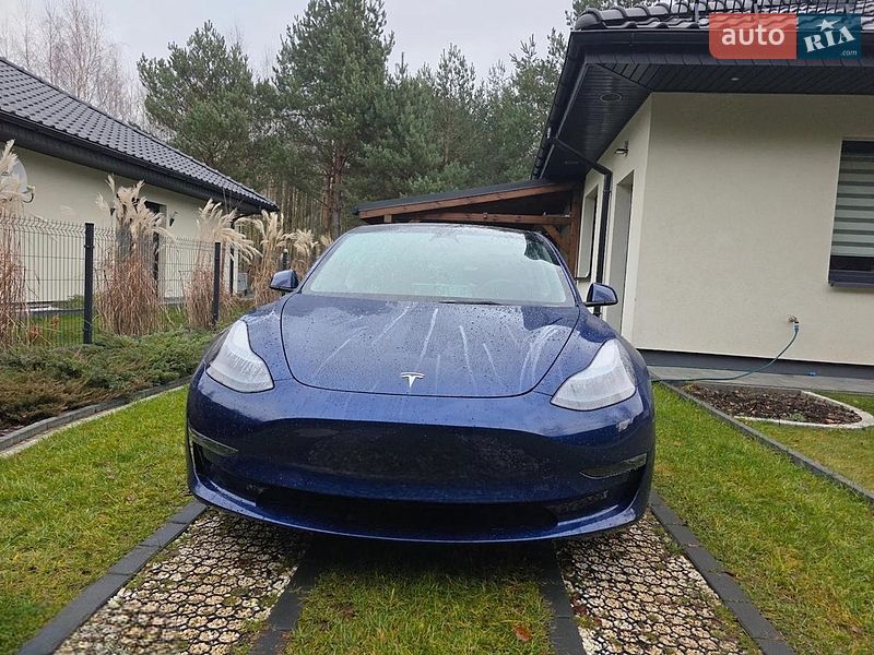 Седан Tesla Model 3 2023 в Виннице