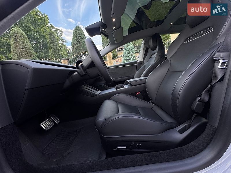 Седан Tesla Model 3 2024 в Києві