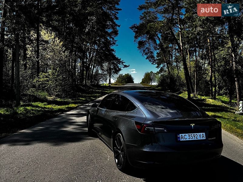 Седан Tesla Model 3 2019 в Луцке