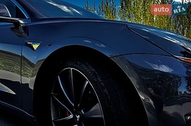 Седан Tesla Model 3 2019 в Луцке