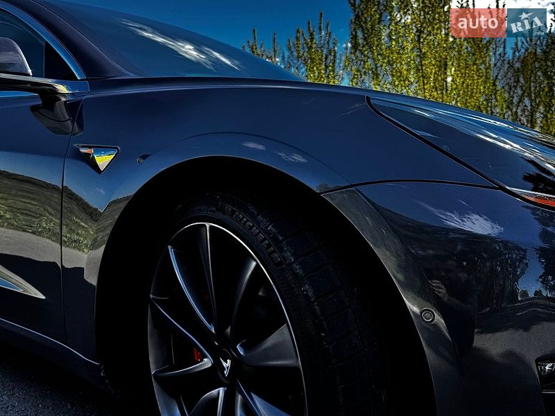 Седан Tesla Model 3 2019 в Луцке