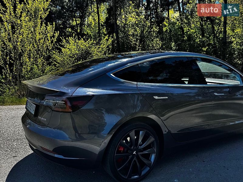 Седан Tesla Model 3 2019 в Луцке