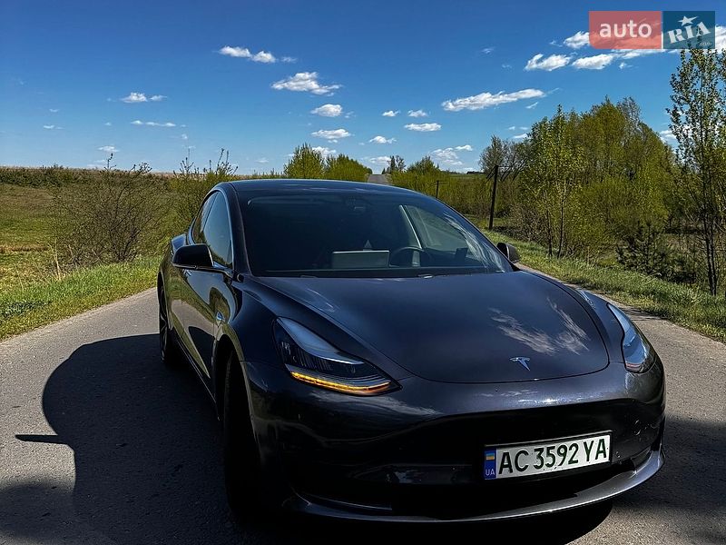 Седан Tesla Model 3 2019 в Луцке