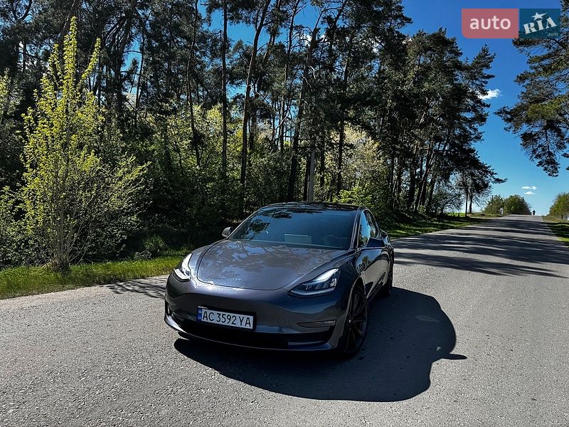 Седан Tesla Model 3 2019 в Луцке