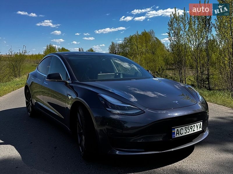 Седан Tesla Model 3 2019 в Луцке