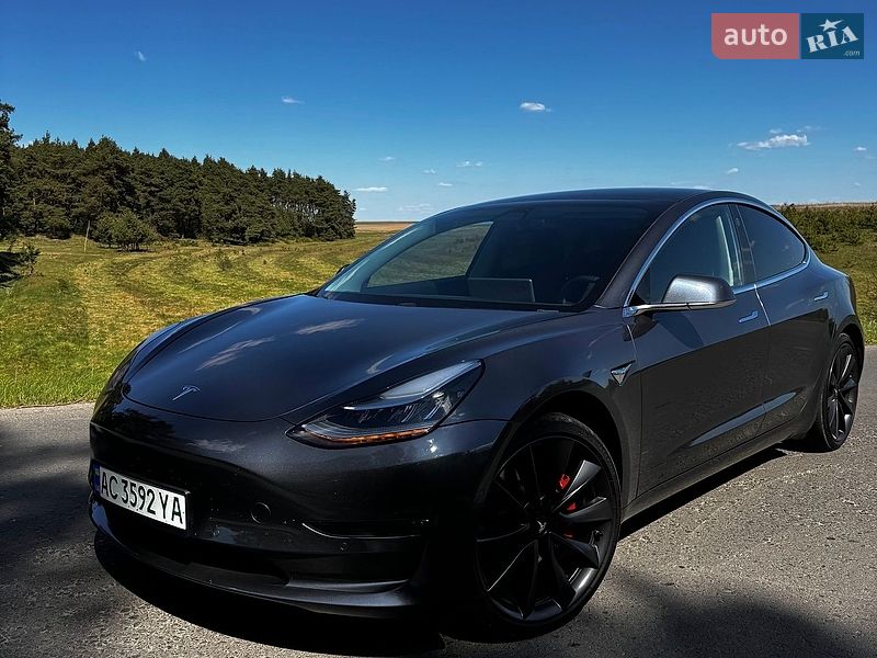 Седан Tesla Model 3 2019 в Луцке