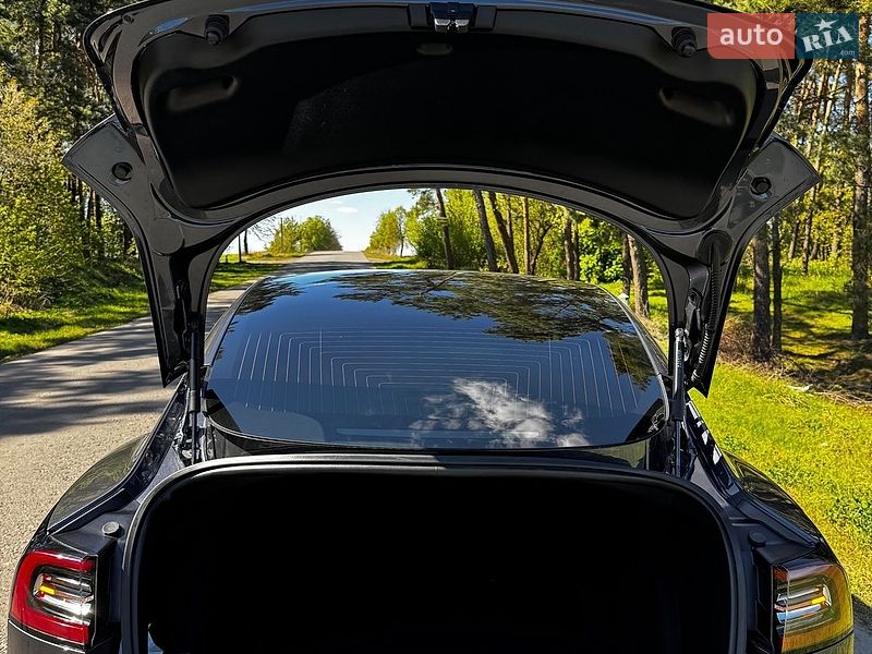 Седан Tesla Model 3 2019 в Луцке