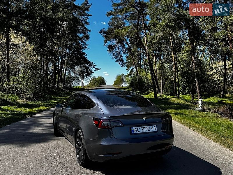 Седан Tesla Model 3 2019 в Луцке