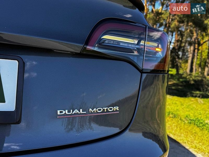 Седан Tesla Model 3 2019 в Луцке