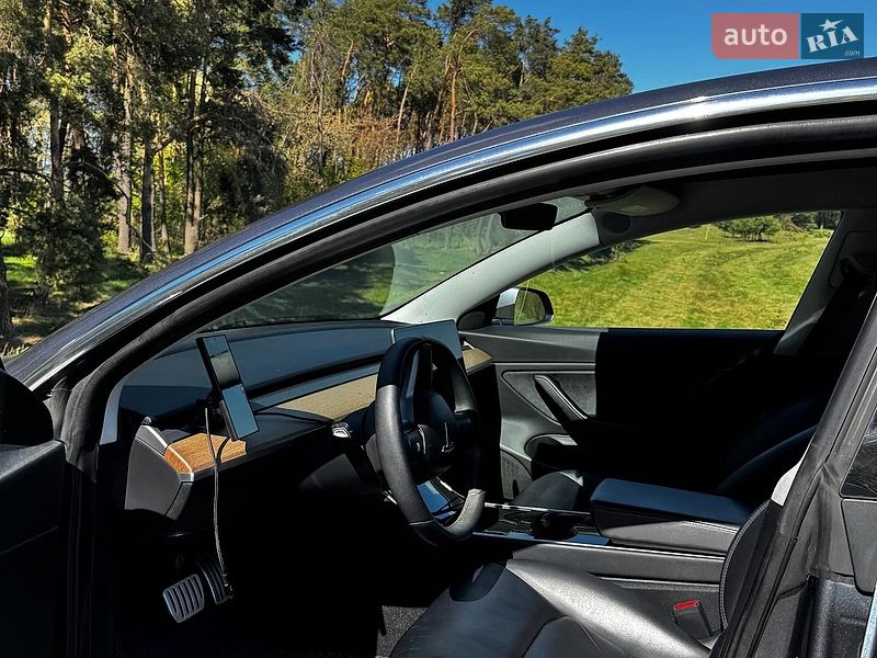 Седан Tesla Model 3 2019 в Луцке