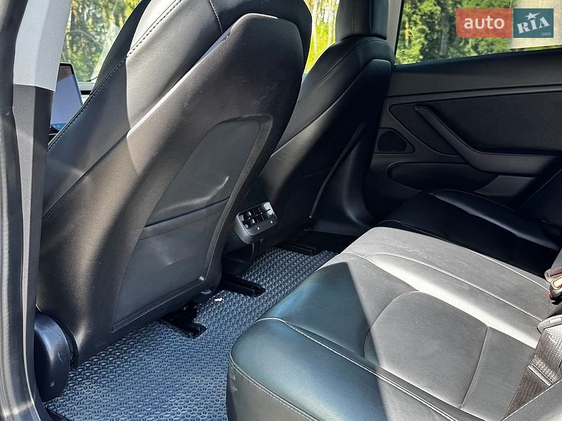 Седан Tesla Model 3 2019 в Луцке