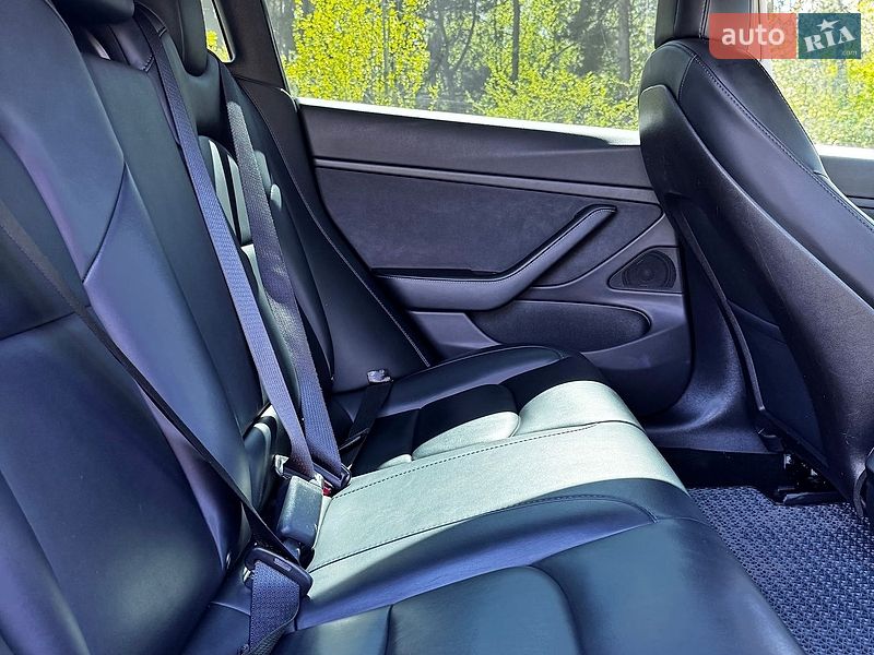 Седан Tesla Model 3 2019 в Луцке