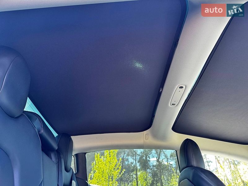 Седан Tesla Model 3 2019 в Луцке