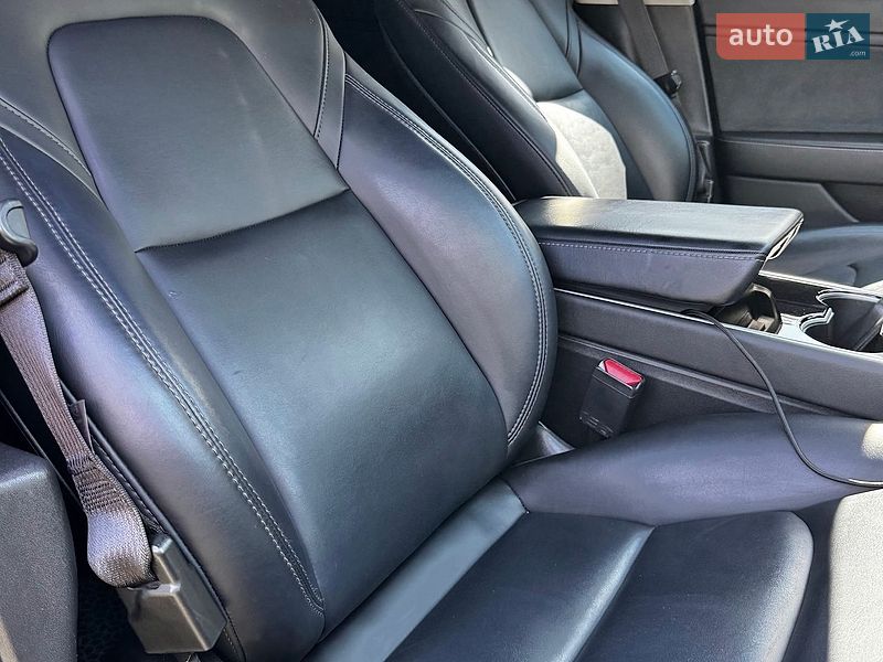 Седан Tesla Model 3 2019 в Луцке
