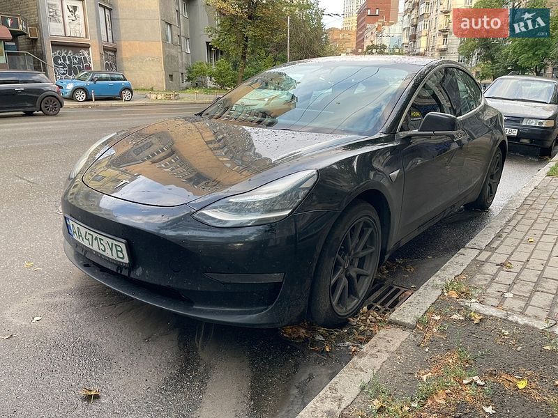 Седан Tesla Model 3 2018 в Києві