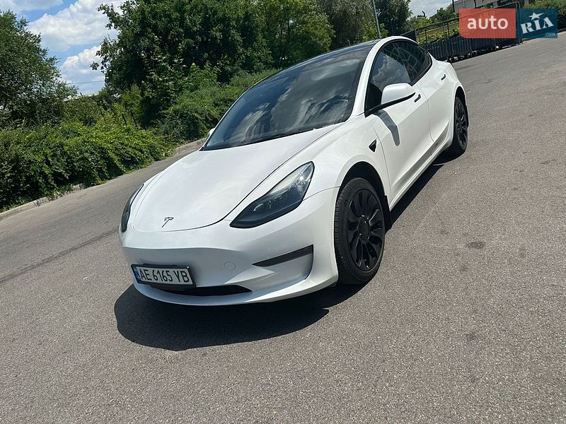 Седан Tesla Model 3 2022 в Днепре