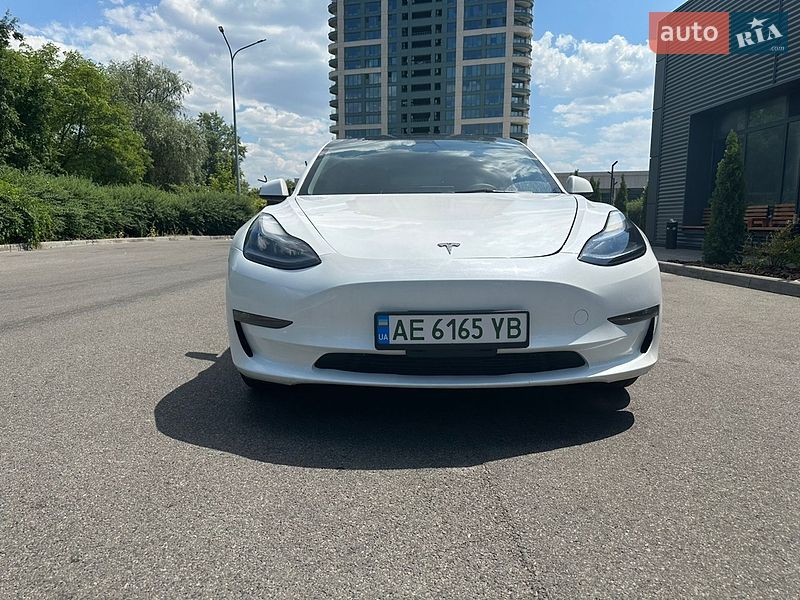 Седан Tesla Model 3 2022 в Днепре