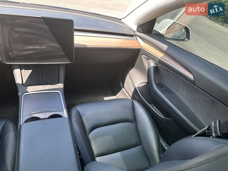Седан Tesla Model 3 2022 в Днепре
