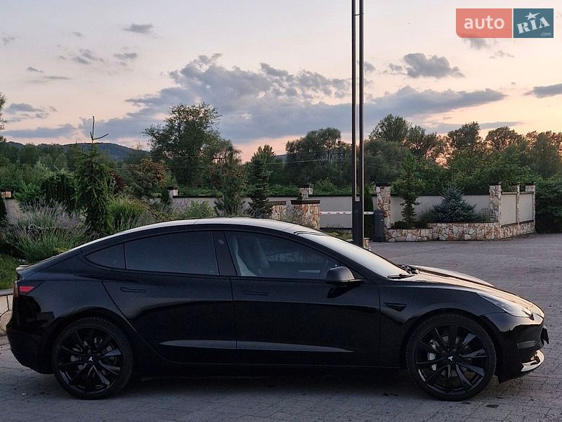 Седан Tesla Model 3 2023 в Хусті