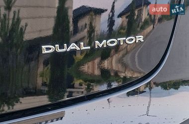 Седан Tesla Model 3 2023 в Хусті