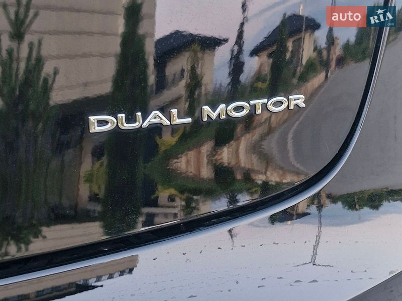 Седан Tesla Model 3 2023 в Хусті