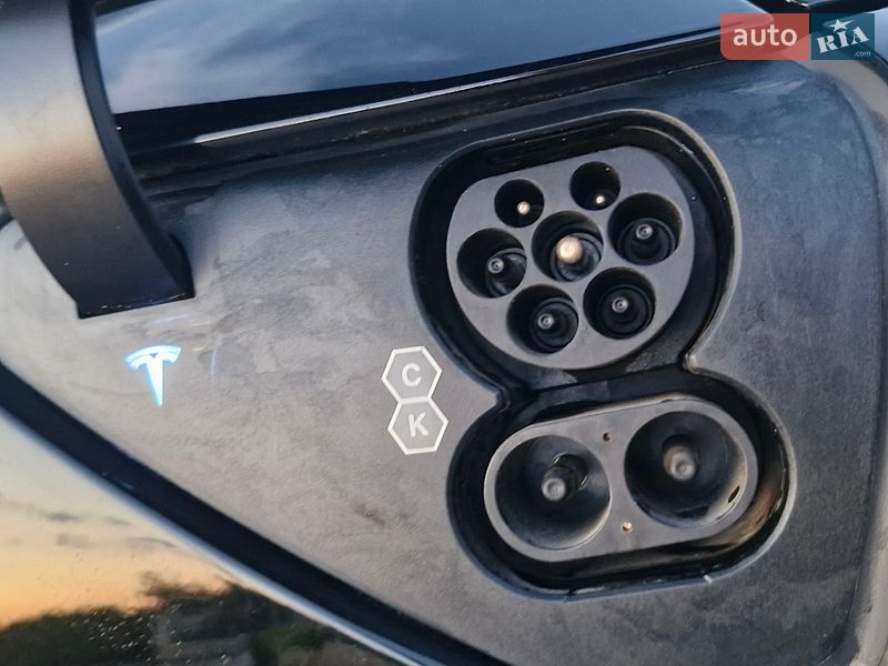 Седан Tesla Model 3 2023 в Хусті