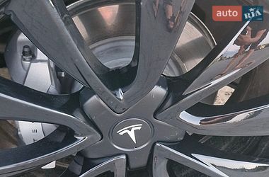 Седан Tesla Model 3 2023 в Хусті
