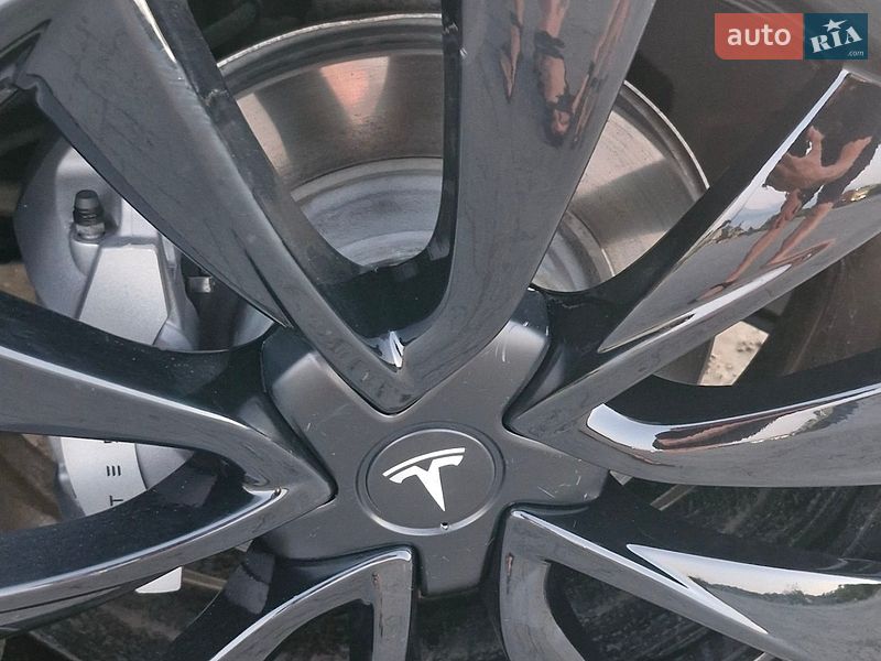 Седан Tesla Model 3 2023 в Хусті
