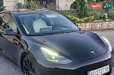 Седан Tesla Model 3 2023 в Хусті
