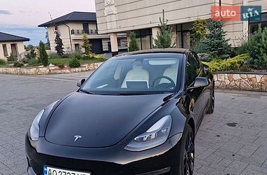 Седан Tesla Model 3 2023 в Хусті