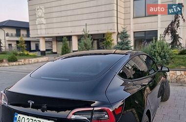 Седан Tesla Model 3 2023 в Хусті