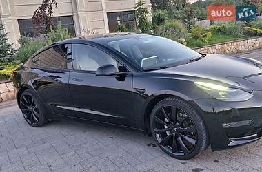Седан Tesla Model 3 2023 в Хусті