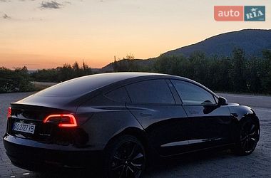 Седан Tesla Model 3 2023 в Хусті