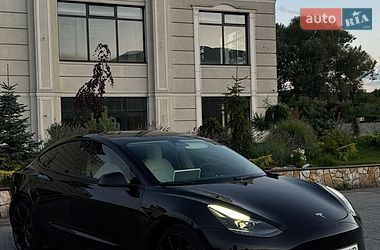 Седан Tesla Model 3 2023 в Хусті