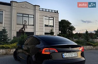 Седан Tesla Model 3 2023 в Хусті