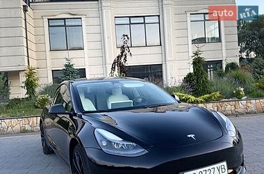 Седан Tesla Model 3 2023 в Хусті