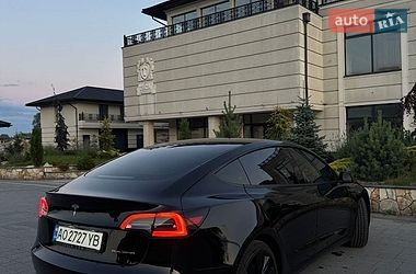 Седан Tesla Model 3 2023 в Хусті