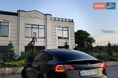 Седан Tesla Model 3 2023 в Хусті