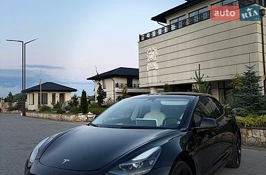Седан Tesla Model 3 2023 в Хусті