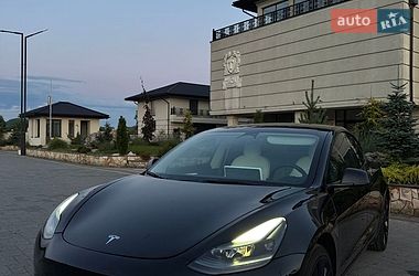 Седан Tesla Model 3 2023 в Хусті